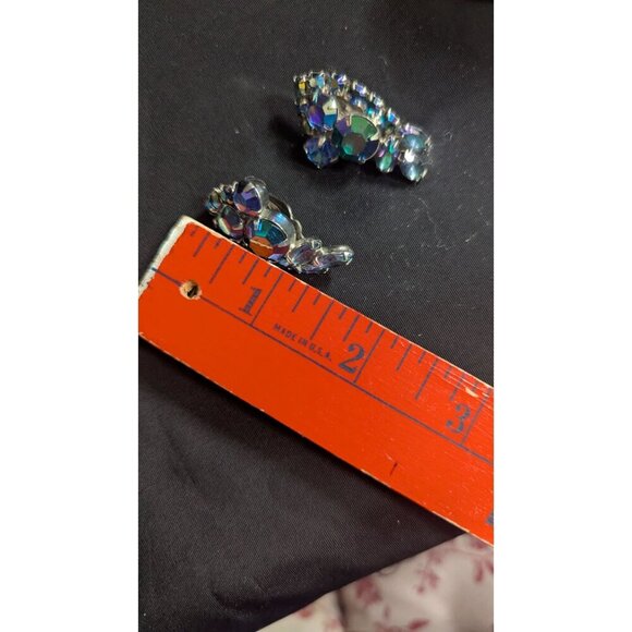 Vintage Clip-On Earrings Aurora Borealis Crystal Rhinestones Leaf Shape Silver T - Picture 5 of 6